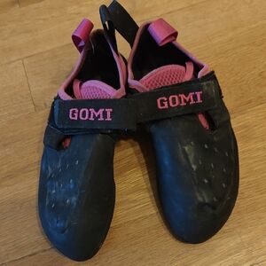GOMI Black and Pink Climbing Shoes US 8 EU 41